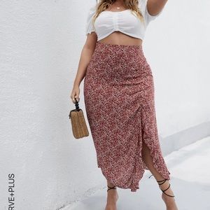 SHEIN Plus Ditsy Floral Ruffle Split Skirt